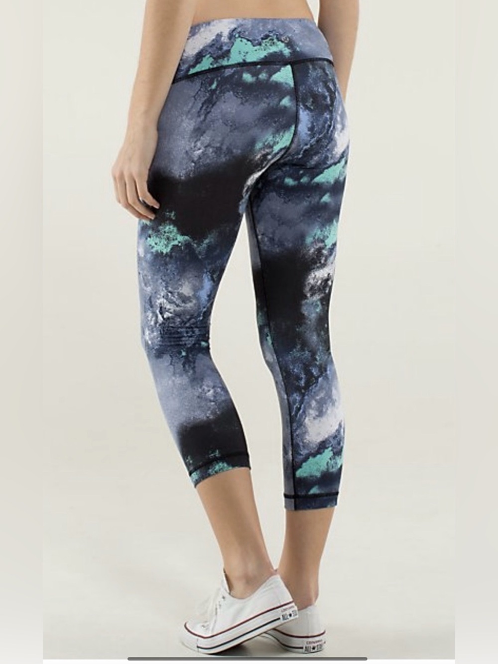Lululemon Wunder Under Crop
Denim Luon Milky Way✨